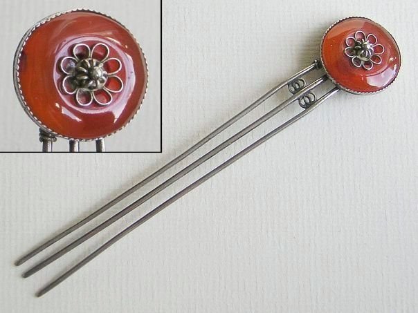 Hairpin with carnelian disc – (2958)